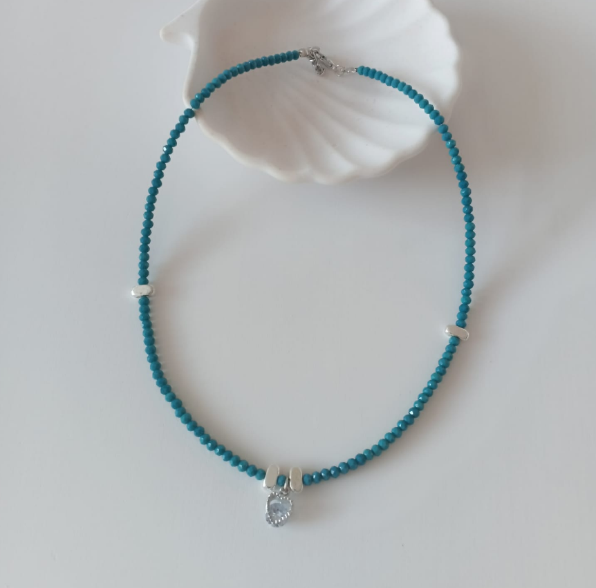 Harika Bir Kolye Taş Detayli